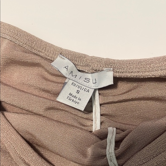 Elegant Ruched Off-Shoulder Top - Picture 2 of 4